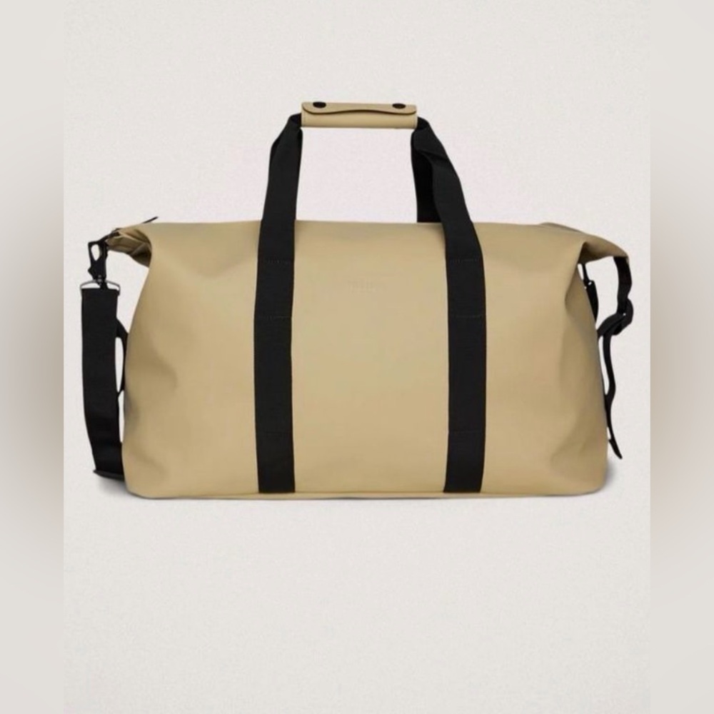 NEW Rains Hilo Weekend Bag In SAND Waterproof - Picture 2 of 7